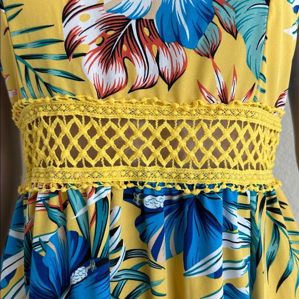 Floral Tropical Maxi Dress Smocked Back Flowy Size M - Picture 6 of 13
